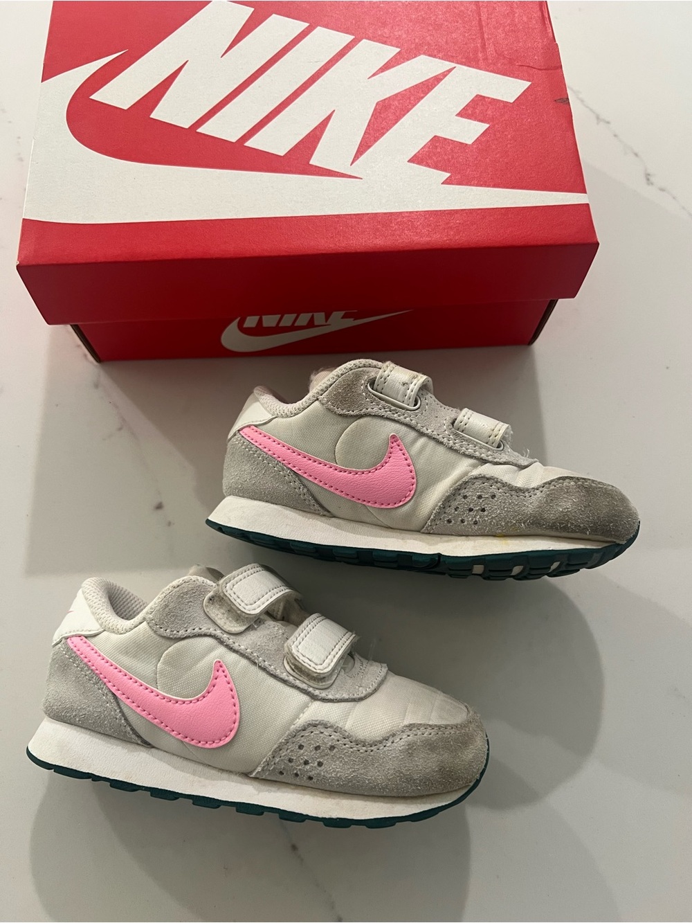 Nike Md Valiant summit white/ pink spell 8C